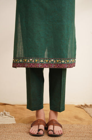 Detail of Green Bulbul Khaddar Co-Ord Set, an outfit made of 100% cotton available in two colours with Zari stiches and Urdu Calligraphy.