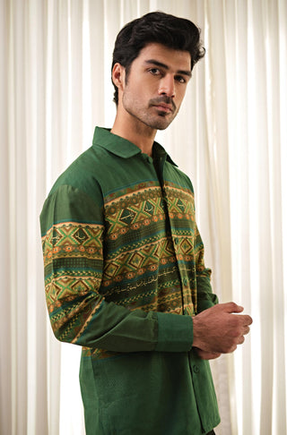 Shopmanto's Unisex Green Loose-fit Khaddar Overshirt featuring Urdu Calligraphy