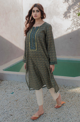 Shopmanto, wear manto, manto clothing brand, manto pakistan, ladies clothing brand, urdu calligraphy clothing, Manto Green and Gold Women Khaddar Anmol Kurta with Urdu Calligraphy, Manto Winter Collection, manto khaddar collection