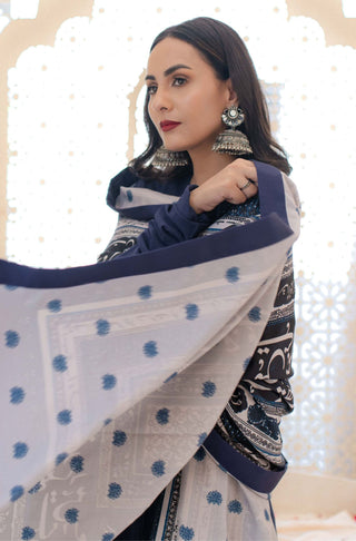 Manto Women's Stitched 1 Piece Double Sided Textured Rashk Shawl Blue & White Featuring Urdu Calligraphy of Poetry by Daagh Dehelvi