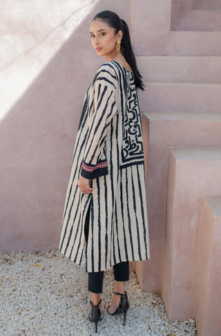 Back Detail of Manto Women's Ready To Wear 1 Piece Paheli Lawn Long Length Kurta Cream & Black Calligraphed with Random Urdu Letters