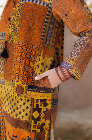 Print Detail of Saqafat Rustic Orange Khaddar Kurta with Urdu Calligraphy