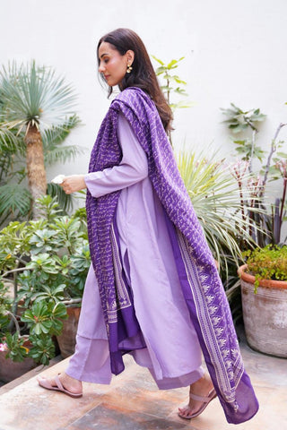 Manto's Unisex Purple Sitaray Odhni featuring Urdu Calligraphy of Poetry by Allama Iqbal