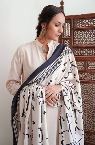 Shopmanto, wear manto pakistani clothing brand women ready to wear white urdu bol odhni dupatta long scarf shawl, pakistani urdu dupatta with calligraphy throughout dupatta