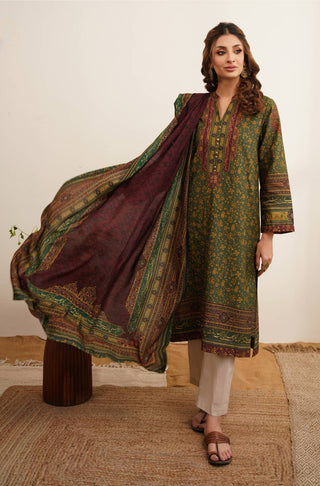 Zarf Odhni, made from Cotton Silk featuring details in deep maroon and green. Also including urdu potry by Khwaja Haidar Ali Calligraphed across.