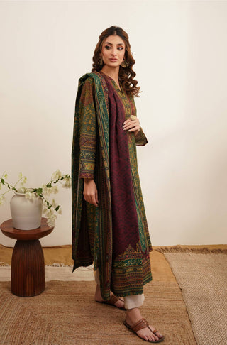 Zarf Odhni, made from Cotton Silk featuring details in deep maroon and green. Also including urdu potry by Khwaja Haidar Ali Calligraphed across.