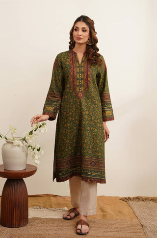 Zarf Kurta made from Khaddar is a straight kurta with Calligraphy of Urdu Poetry by Haidar Ali Aatish.