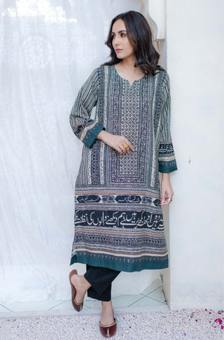 Manto Women's Ready To Wear 1 Piece Khaddar Rashk Long Length Kurta Green & Beige Featuring Urdu Calligraphy of Poetry By Daagh Dehelvi