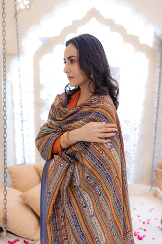 Shopmanto, wear manto, odhni, shawl, chaddar, manto odhni, manto scarves, manto stoles, manto, clothing brands, women shawl, ladies shawl, women shawl in rust, shawl in mustard, women shawl with random words calligraphed in urdu, rust odhni, dupatta, rust dupatta, urdu calligraphy, urdu calligraphy clothes, manto calligraphy clothes, zamana odhni, mustard and indigo, manto zamana odhni, zamana odhni mustard and indigo